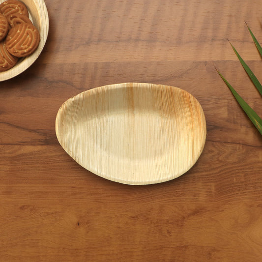 Oval Medium Palm Leaf Plates - 8" / 20 cm - Eco Leaf Products